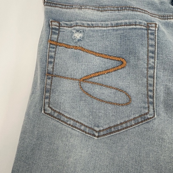 NWT Seven7 Denim Shorts Women’s Size 16, 9 in Inseam Sunset Bermuda Frayed Leg - Picture 3 of 13